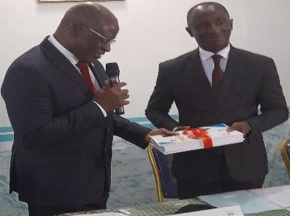 DEVELOPPEMENT AGRICOLE ET RURAL : L’ANADER REMET DEUX IMPORTANTS DOCUMENTS AU DISTRICT DU GOH-DJIBOUA