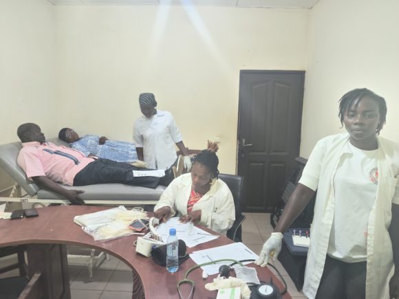 LES AGENTS DE LA DR OUEST DONNENT LEUR SANG POUR SAUVER DES VIES