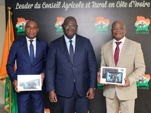 L’ANADER REÇOIT 150 TABLETTES DU PDC2V POUR ACCÉLÉRER SA TRANSFORMATION NUMÉRIQUE